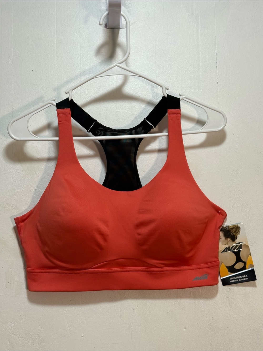 Avia Medium Impact Wireless Sports Bra with Black Racerback Sz 38C